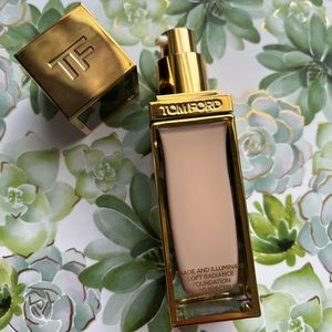 Tom Ford Shade and Illuminate Soft Radiance Foundation- Nude Ivory